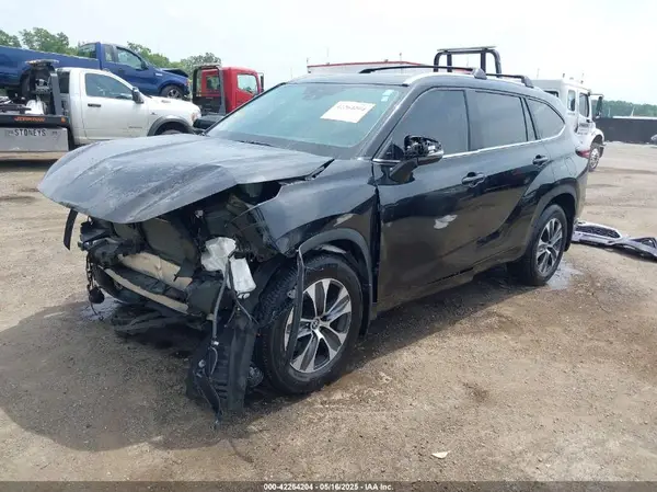 5TDKDRBH2RS554882 2024 TOYOTA HIGHLANDER - Image 2