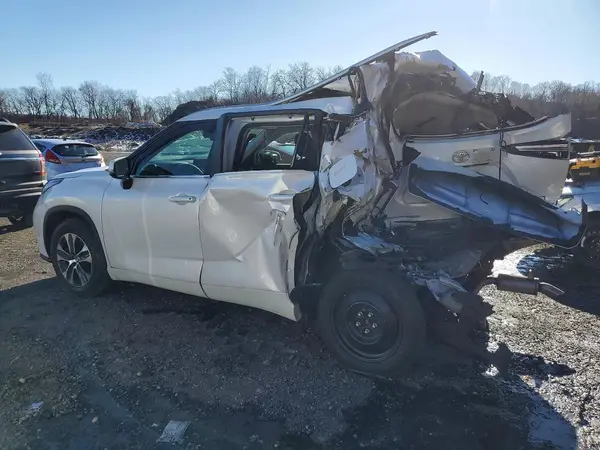 5TDKDRBH2RS564683 2024 TOYOTA HIGHLANDER - Image 2