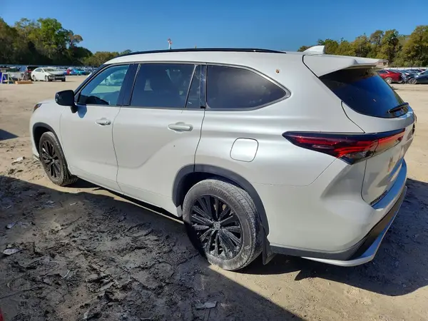 5TDKDRBH2RS565770 2024 TOYOTA HIGHLANDER - Image 2
