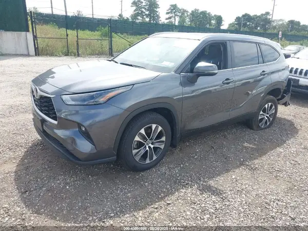 5TDKDRBH2RS566238 2024 TOYOTA HIGHLANDER - Image 2