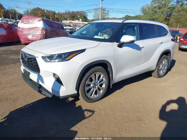 5TDKDRBH2RS566367 2024 TOYOTA HIGHLANDER - Image 2