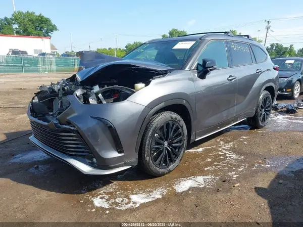 5TDKDRBH2RS568670 2024 TOYOTA HIGHLANDER - Image 2