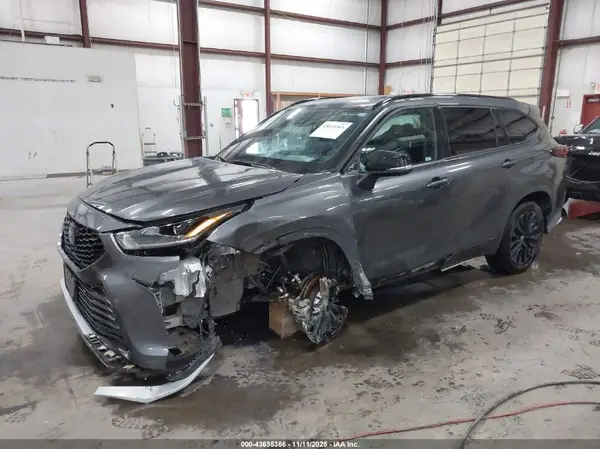 5TDKDRBH2RS570791 2024 TOYOTA HIGHLANDER - Image 2
