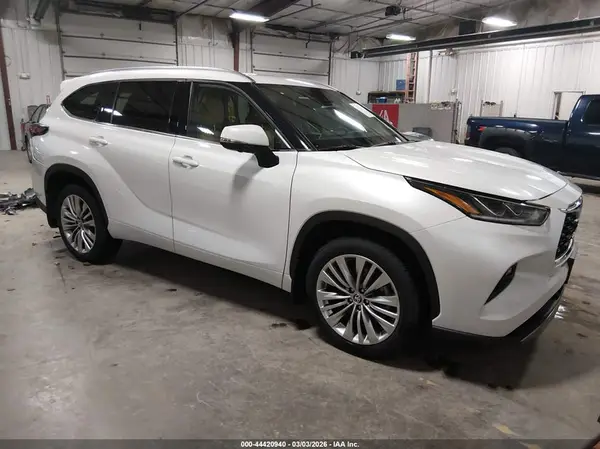 5TDKDRBH2RS572279 2024 TOYOTA HIGHLANDER - Image 1
