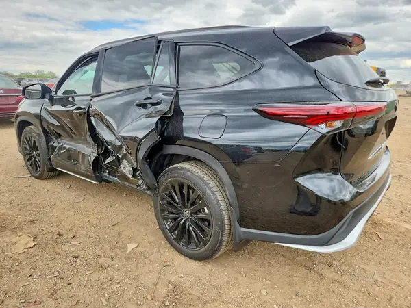 5TDKDRBH2RS573223 2024 TOYOTA HIGHLANDER - Image 2