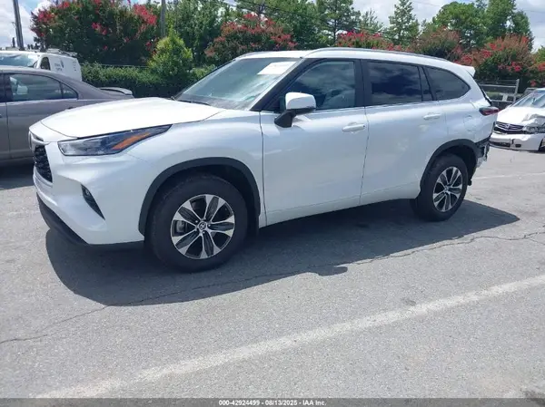 5TDKDRBH2RS573304 2024 TOYOTA HIGHLANDER - Image 2