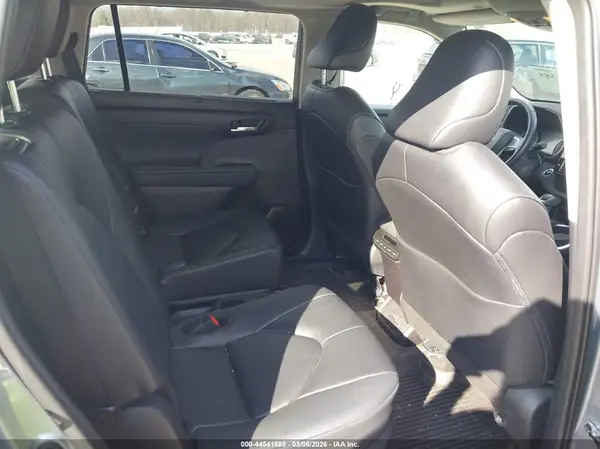 5TDKDRBH2RS573951 2024 TOYOTA HIGHLANDER - Image 8