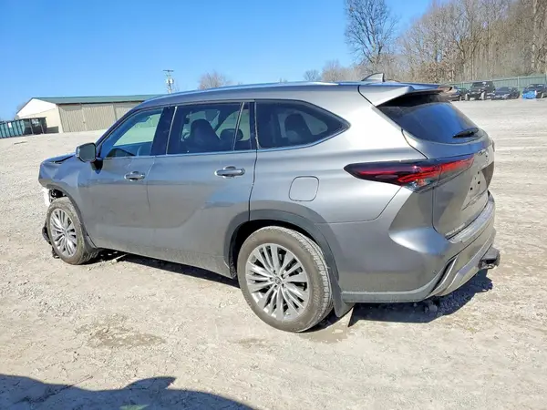 5TDKDRBH2SS576130 2025 TOYOTA HIGHLANDER - Image 2