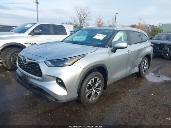 5TDKDRBH2SS577519 2025 TOYOTA HIGHLANDER - Image 2