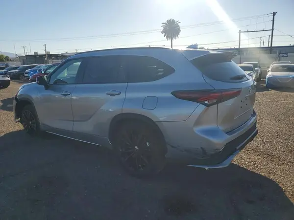 5TDKDRBH2SS583563 2025 TOYOTA HIGHLANDER - Image 2