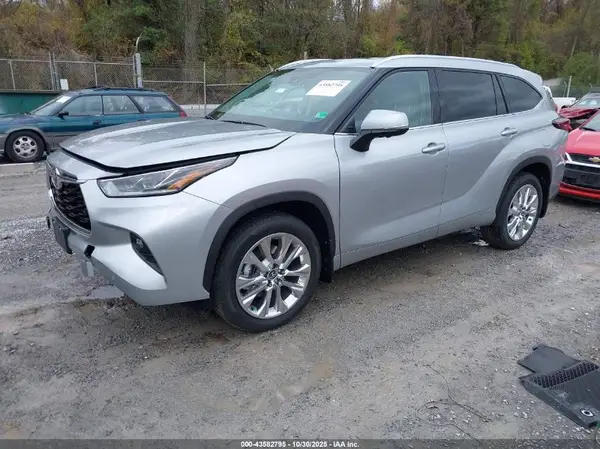5TDKDRBH2SS593901 2025 TOYOTA HIGHLANDER - Image 2