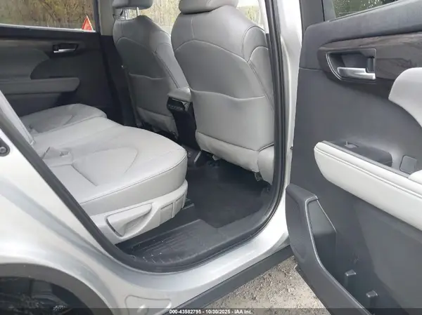 5TDKDRBH2SS593901 2025 TOYOTA HIGHLANDER - Image 8