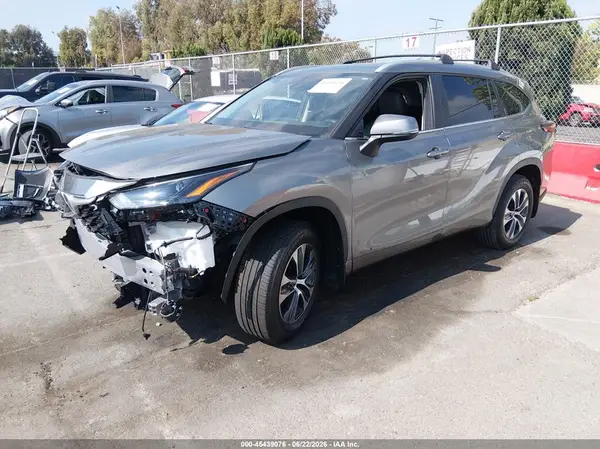 5TDKDRBH2TS599439 2026 TOYOTA HIGHLANDER - Image 2