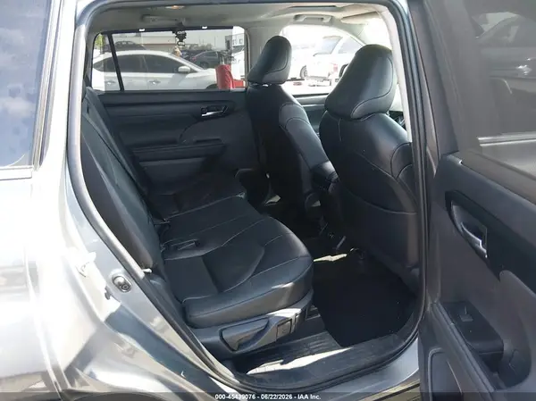 5TDKDRBH2TS599439 2026 TOYOTA HIGHLANDER - Image 8