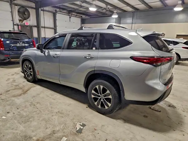 5TDKDRBH3PS002806 2023 TOYOTA HIGHLANDER - Image 2