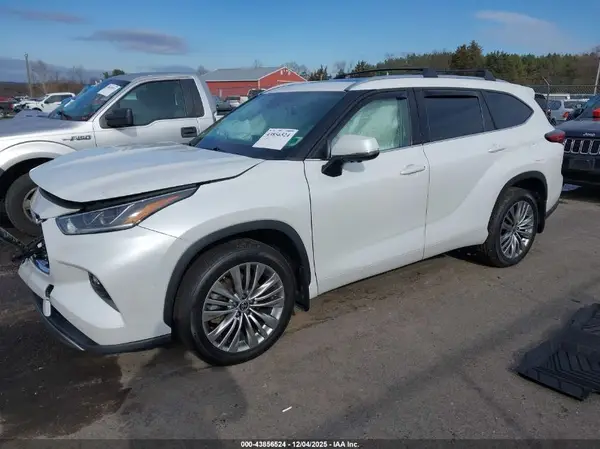 5TDKDRBH3PS002918 2023 TOYOTA HIGHLANDER - Image 2
