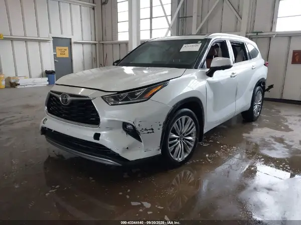 5TDKDRBH3PS006869 2023 TOYOTA HIGHLANDER - Image 2