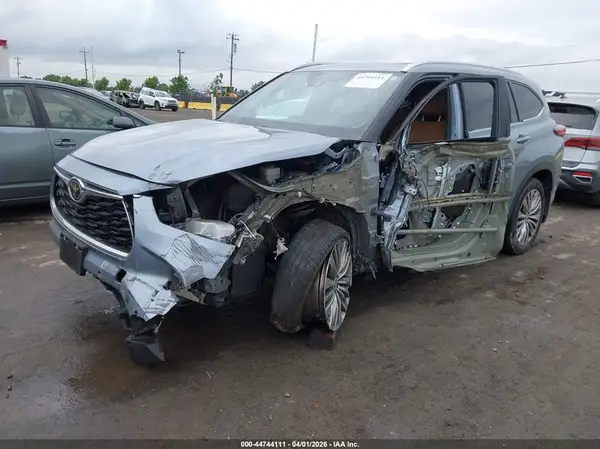5TDKDRBH3PS013420 2023 TOYOTA HIGHLANDER - Image 2