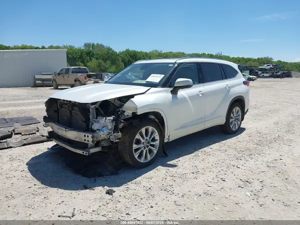 5TDKDRBH3PS015846 2023 TOYOTA HIGHLANDER - Image 2