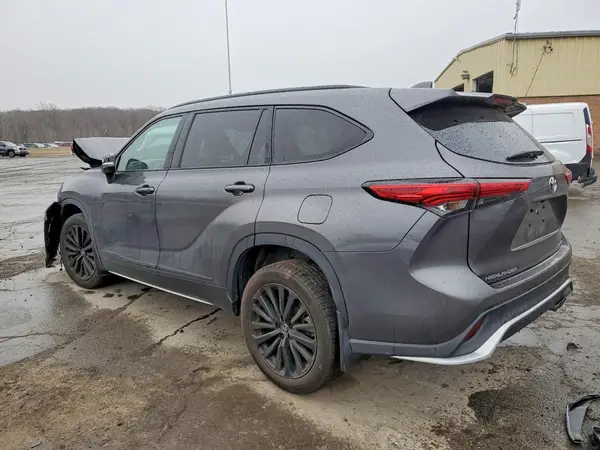 5TDKDRBH3PS017354 2023 TOYOTA HIGHLANDER - Image 2