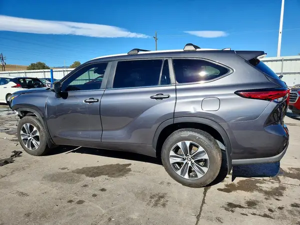 5TDKDRBH3PS018696 2023 TOYOTA HIGHLANDER - Image 2