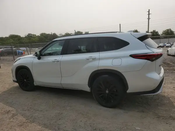 5TDKDRBH3PS019024 2023 TOYOTA HIGHLANDER - Image 2