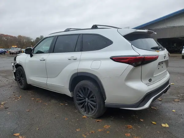 5TDKDRBH3PS021193 2023 TOYOTA HIGHLANDER - Image 2