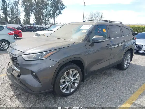 5TDKDRBH3PS021355 2023 TOYOTA HIGHLANDER - Image 2