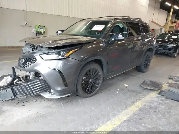 5TDKDRBH3PS026278 2023 TOYOTA HIGHLANDER - Image 2