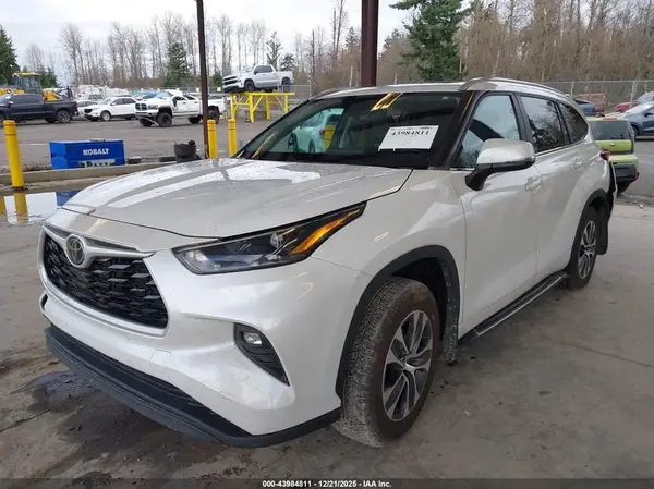 5TDKDRBH3PS026443 2023 TOYOTA HIGHLANDER - Image 2