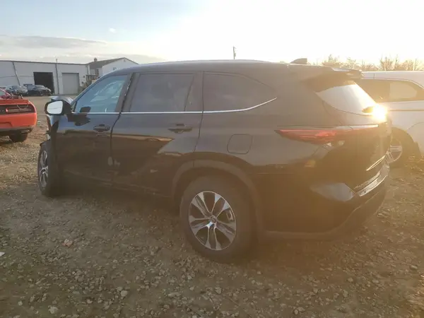 5TDKDRBH3PS029214 2023 TOYOTA HIGHLANDER - Image 2