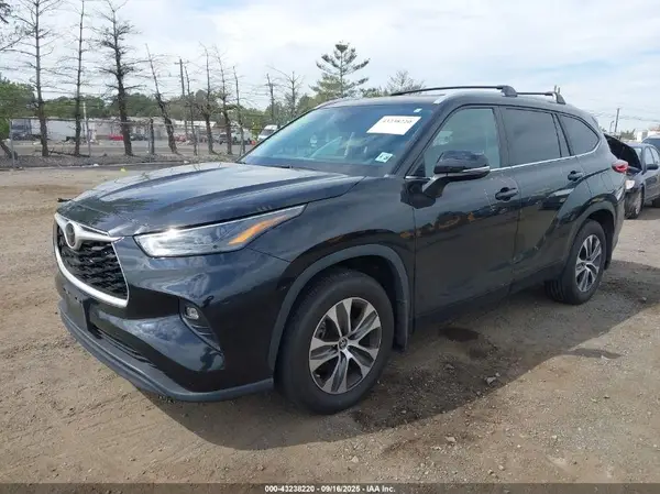 5TDKDRBH3PS030881 2023 TOYOTA HIGHLANDER - Image 2