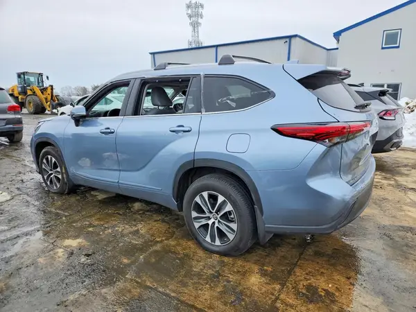 5TDKDRBH3PS031075 2023 TOYOTA HIGHLANDER - Image 2