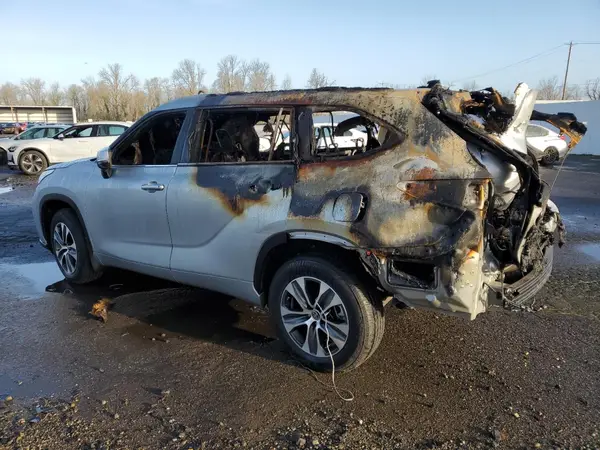 5TDKDRBH3PS032498 2023 TOYOTA HIGHLANDER - Image 2