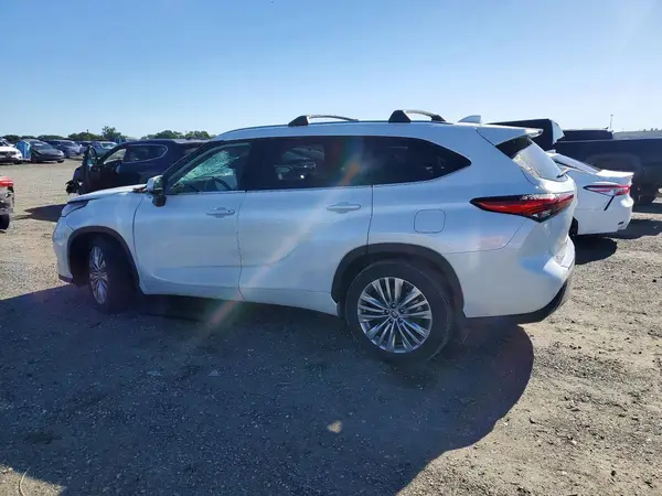 5TDKDRBH3PS034848 2023 TOYOTA HIGHLANDER - Image 2