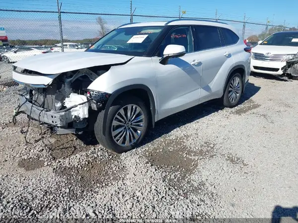 5TDKDRBH3PS037913 2023 TOYOTA HIGHLANDER - Image 2