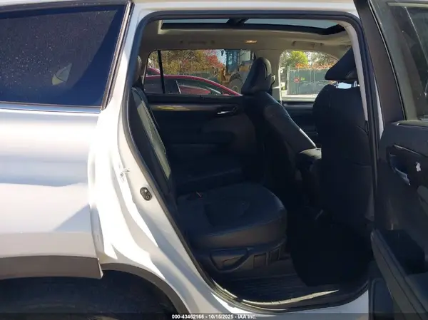 5TDKDRBH3PS037913 2023 TOYOTA HIGHLANDER - Image 8