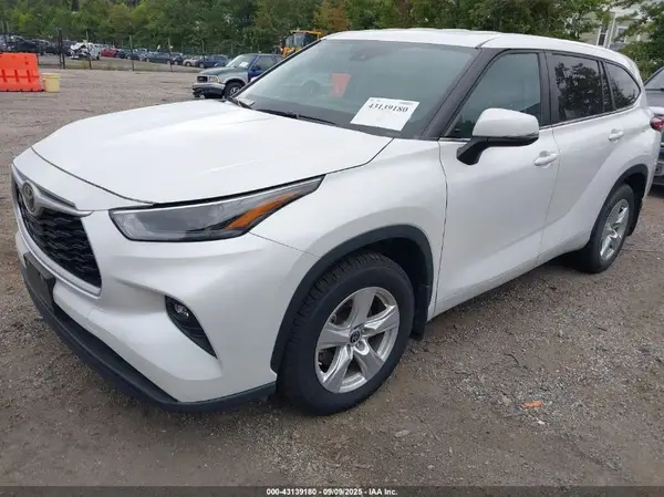 5TDKDRBH3PS042724 2023 TOYOTA HIGHLANDER - Image 2