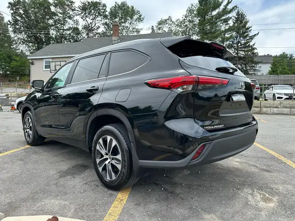 5TDKDRBH3PS043825 2023 TOYOTA HIGHLANDER - Image 2