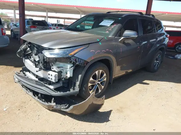 5TDKDRBH3PS044697 2023 TOYOTA HIGHLANDER - Image 2