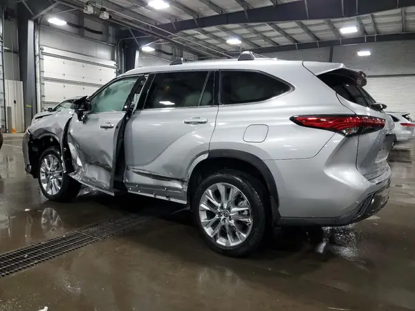 5TDKDRBH3PS046188 2023 TOYOTA HIGHLANDER - Image 2