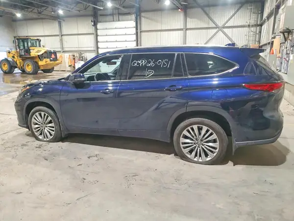 5TDKDRBH3PS047972 2023 TOYOTA HIGHLANDER - Image 2