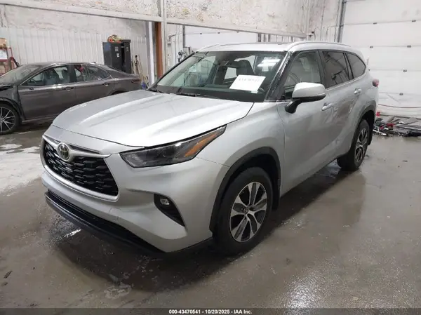 5TDKDRBH3PS508216 2023 TOYOTA HIGHLANDER - Image 2