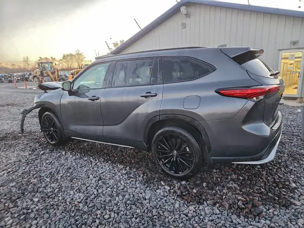 5TDKDRBH3PS512539 2023 TOYOTA HIGHLANDER - Image 2