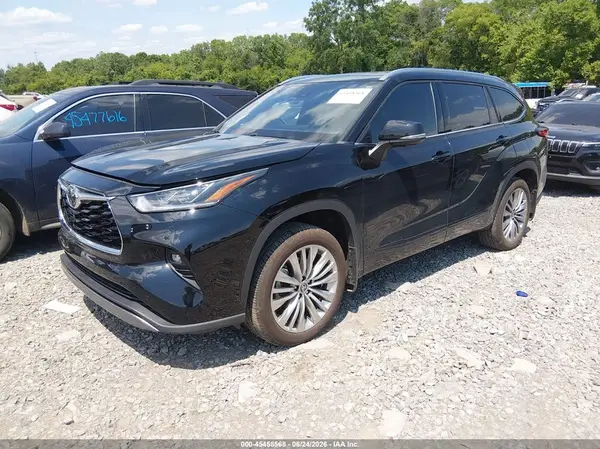 5TDKDRBH3PS515702 2023 TOYOTA HIGHLANDER - Image 2