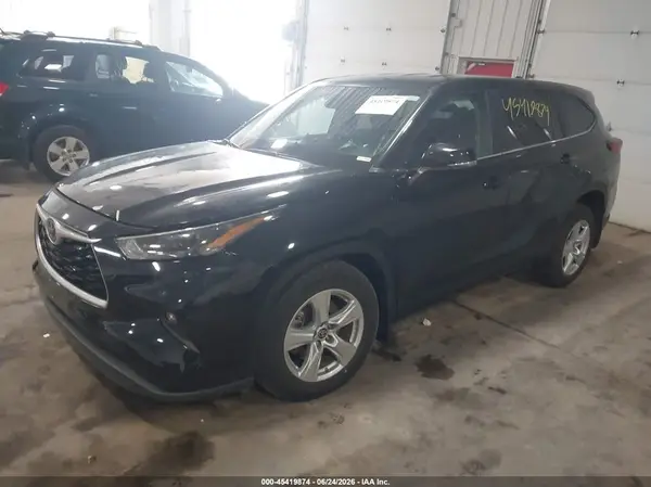5TDKDRBH3PS516963 2023 TOYOTA HIGHLANDER - Image 2