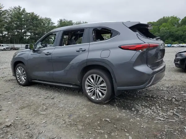 5TDKDRBH3PS519538 2023 TOYOTA HIGHLANDER - Image 2