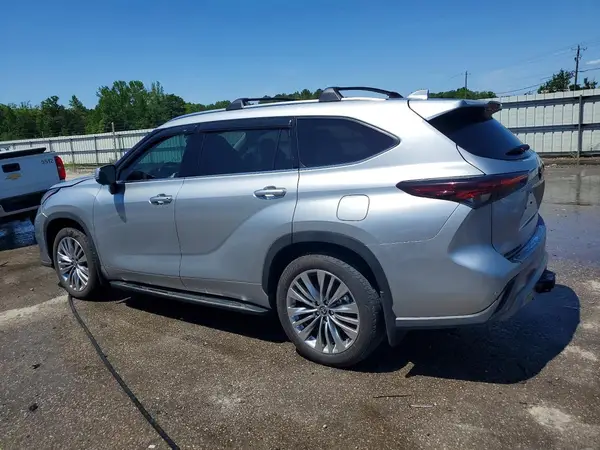 5TDKDRBH3RS539307 2024 TOYOTA HIGHLANDER - Image 2