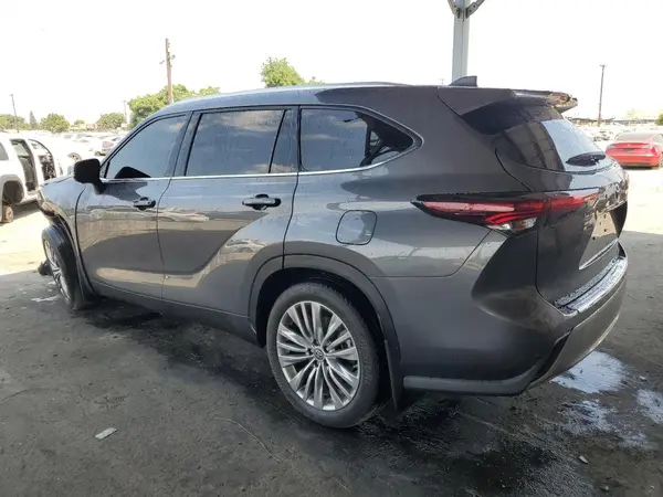 5TDKDRBH3RS541297 2024 TOYOTA HIGHLANDER - Image 2