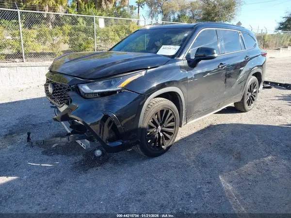 5TDKDRBH3RS542563 2024 TOYOTA HIGHLANDER - Image 2
